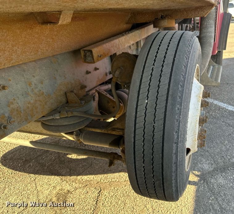 image for item DV0669 2005 Sterling LT9500 dump truck