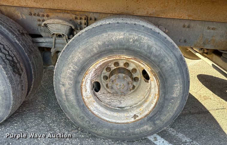 image for item DV0669 2005 Sterling LT9500 dump truck