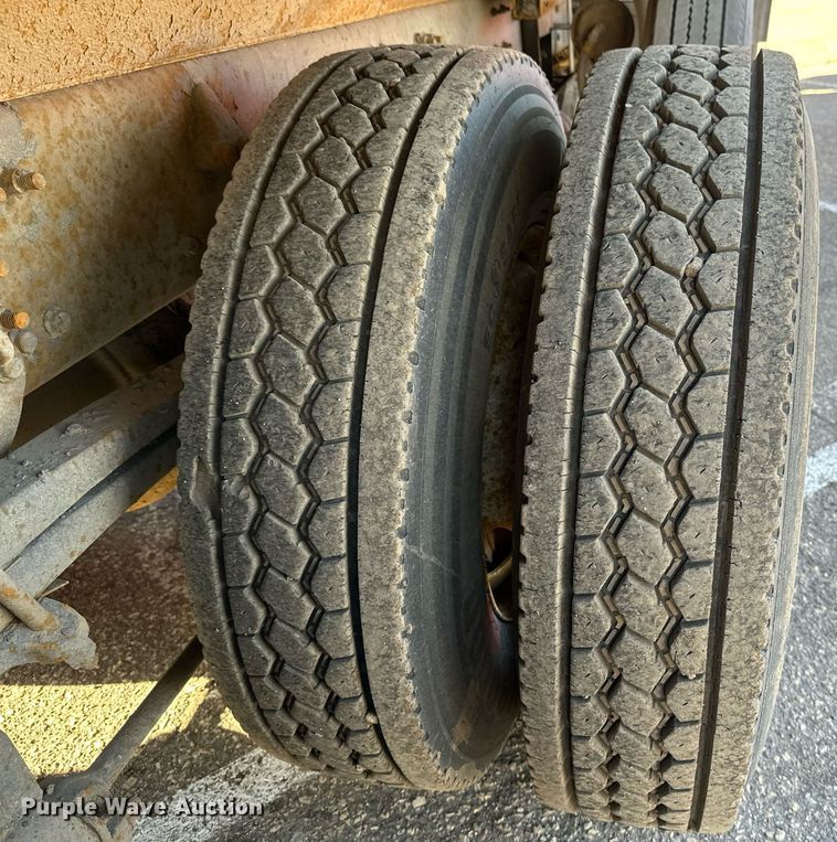 image for item DV0669 2005 Sterling LT9500 dump truck