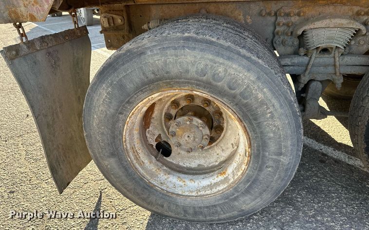 image for item DV0669 2005 Sterling LT9500 dump truck