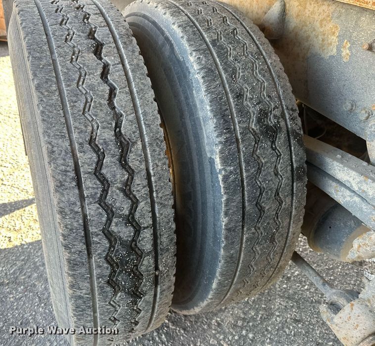 image for item DV0669 2005 Sterling LT9500 dump truck