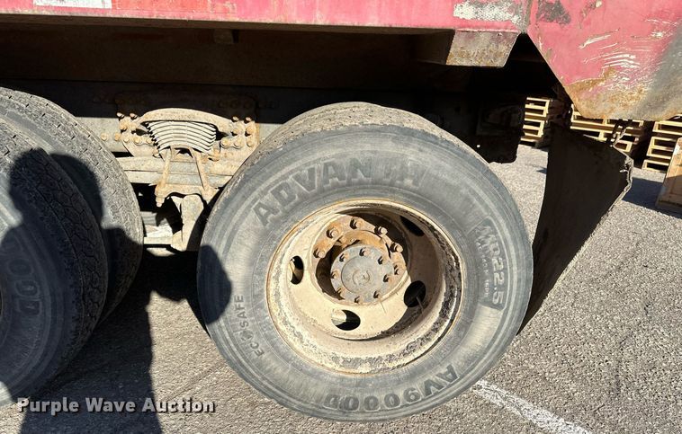 image for item DV0669 2005 Sterling LT9500 dump truck