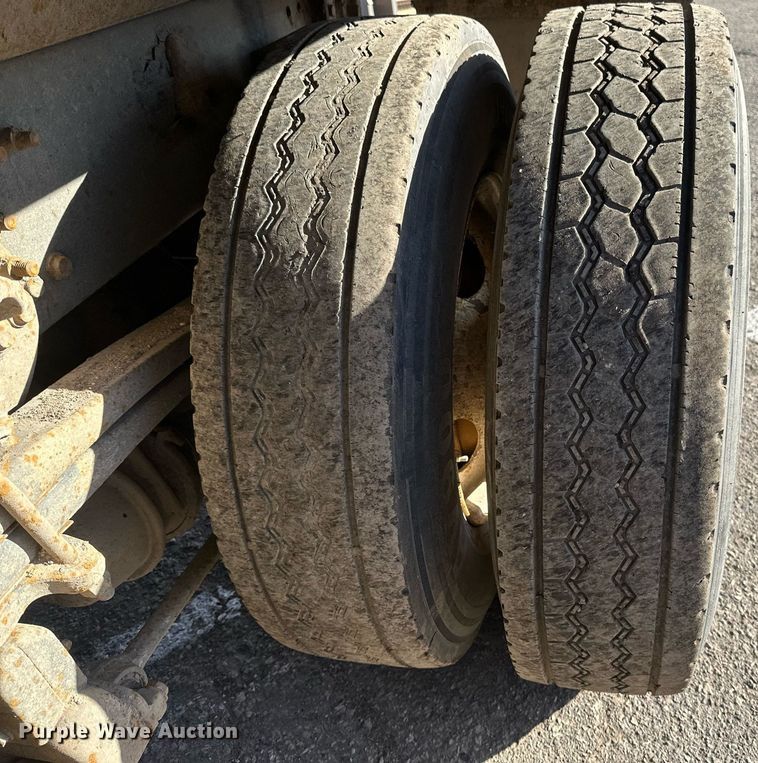 image for item DV0669 2005 Sterling LT9500 dump truck