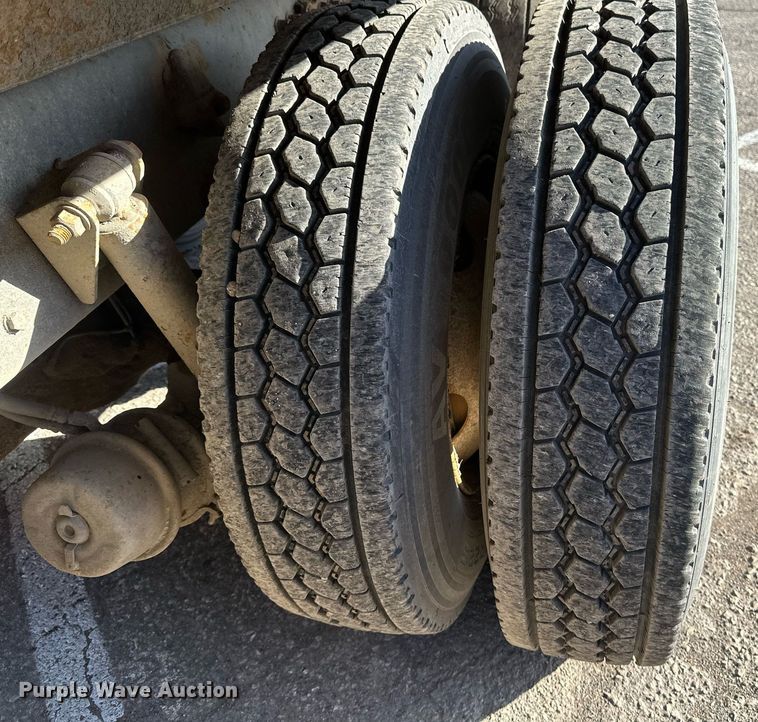 image for item DV0669 2005 Sterling LT9500 dump truck