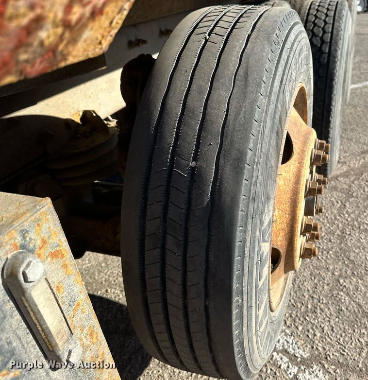 image for item DV0669 2005 Sterling LT9500 dump truck