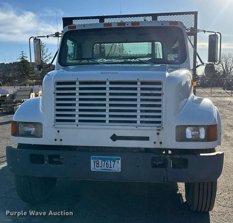 image for item DV0670 1998 International 4700 flatbed truck