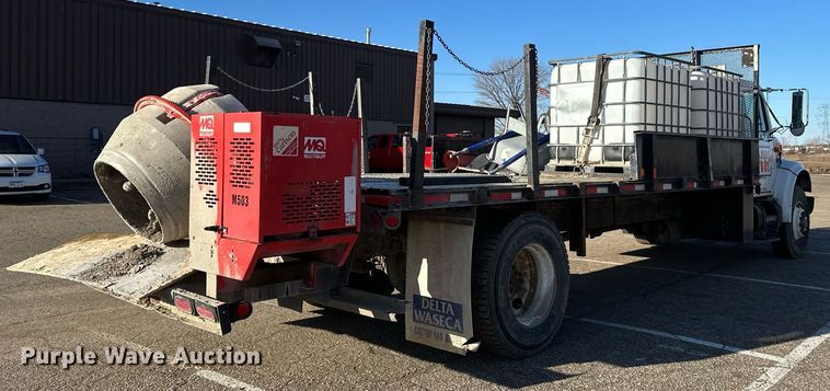 image for item DV0670 1998 International 4700 flatbed truck