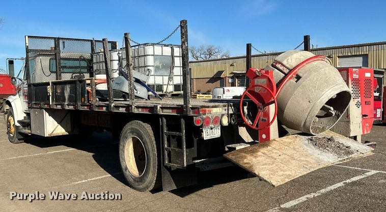 image for item DV0670 1998 International 4700 flatbed truck