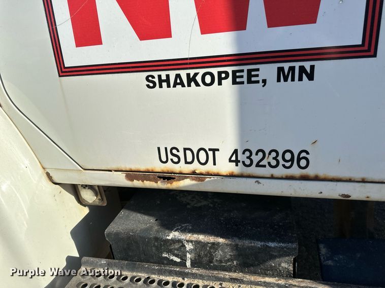 image for item DV0670 1998 International 4700 flatbed truck