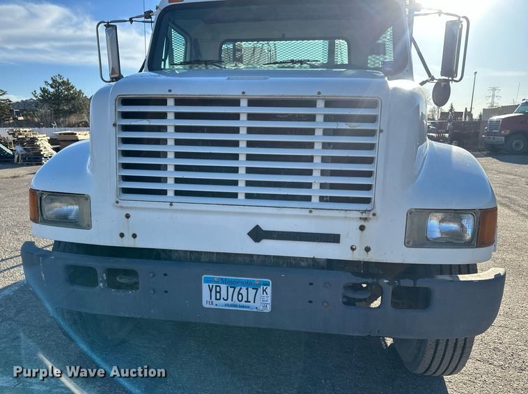 image for item DV0670 1998 International 4700 flatbed truck