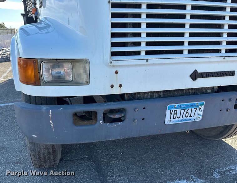 image for item DV0670 1998 International 4700 flatbed truck