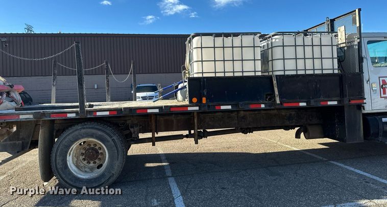 image for item DV0670 1998 International 4700 flatbed truck