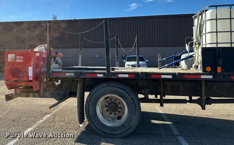 image for item DV0670 1998 International 4700 flatbed truck