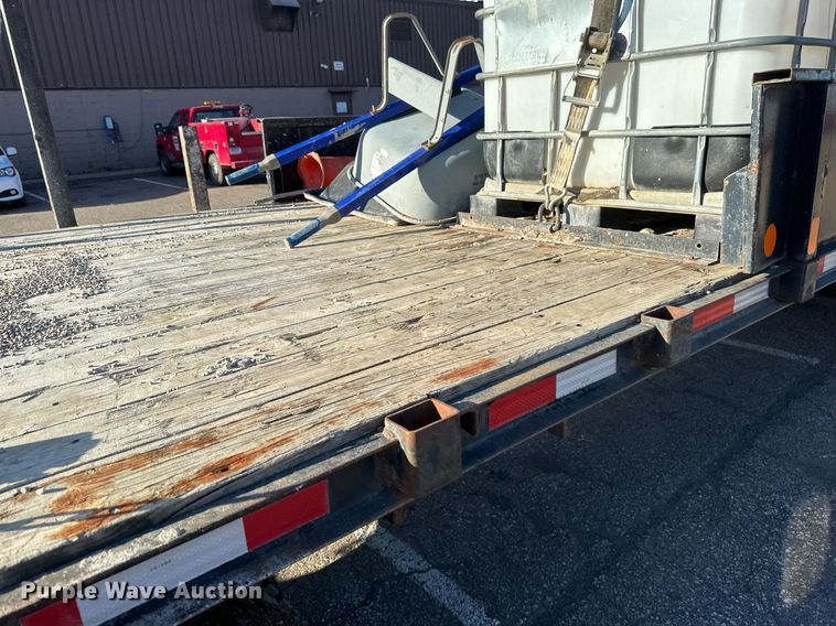 image for item DV0670 1998 International 4700 flatbed truck
