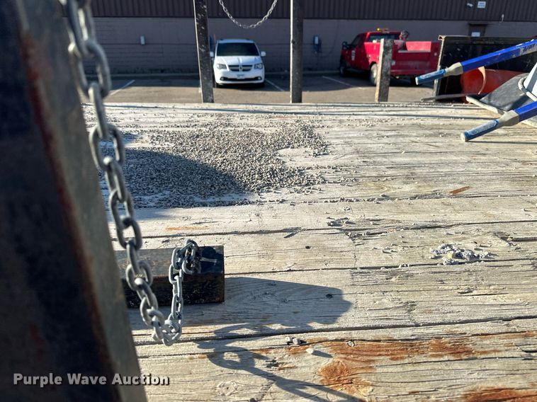 image for item DV0670 1998 International 4700 flatbed truck