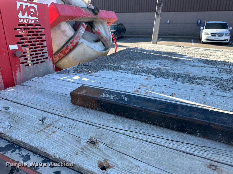 image for item DV0670 1998 International 4700 flatbed truck