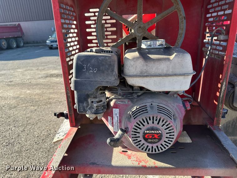 image for item DV0670 1998 International 4700 flatbed truck