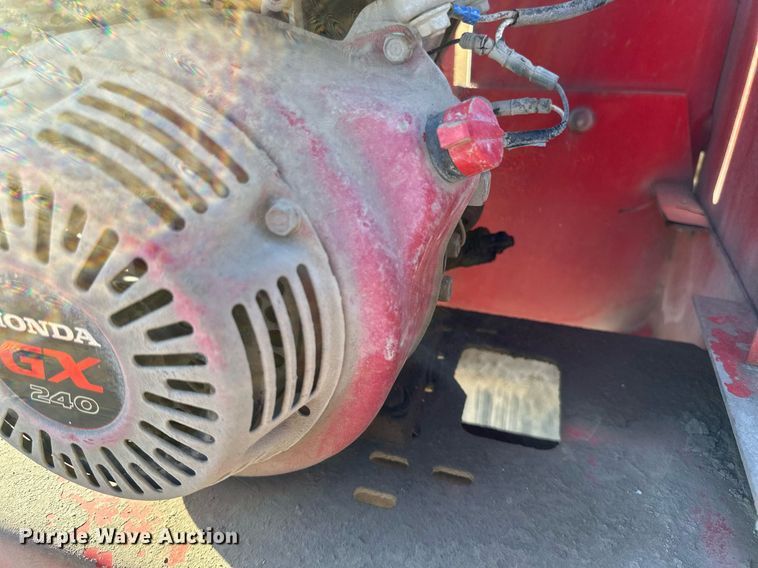 image for item DV0670 1998 International 4700 flatbed truck