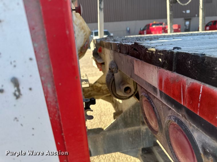 image for item DV0670 1998 International 4700 flatbed truck