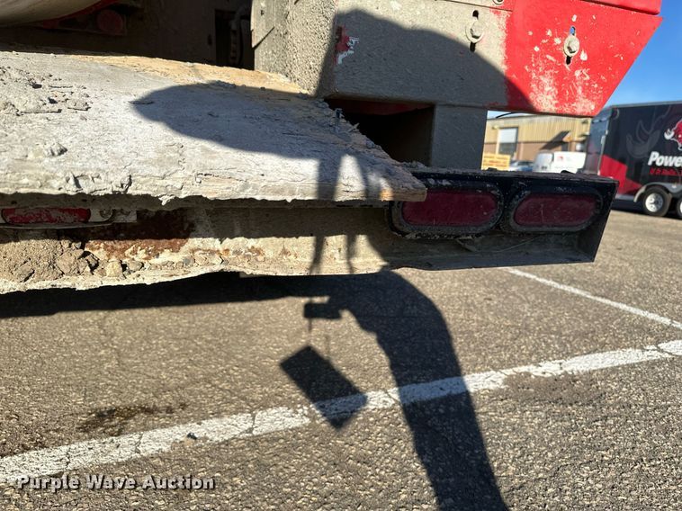 image for item DV0670 1998 International 4700 flatbed truck