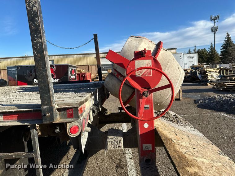 image for item DV0670 1998 International 4700 flatbed truck