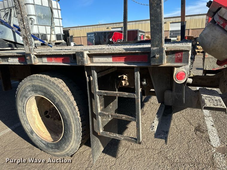 image for item DV0670 1998 International 4700 flatbed truck