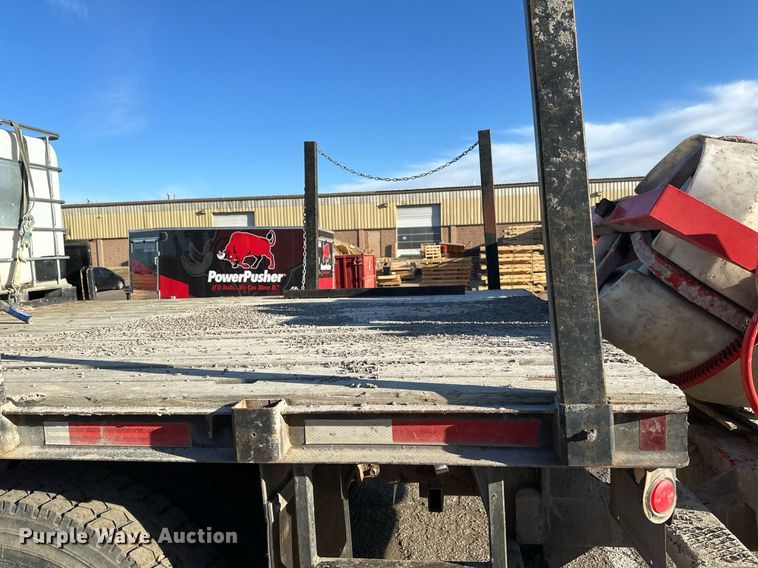 image for item DV0670 1998 International 4700 flatbed truck