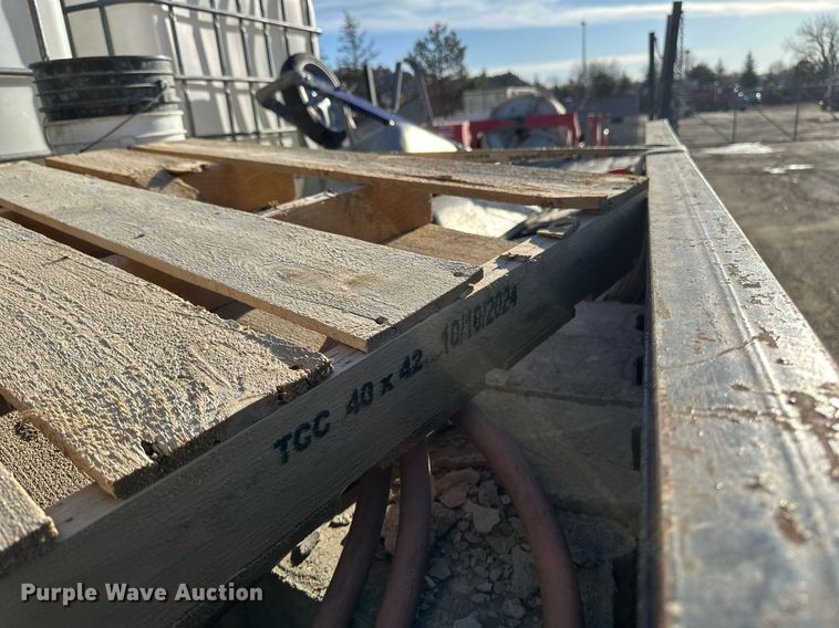 image for item DV0670 1998 International 4700 flatbed truck