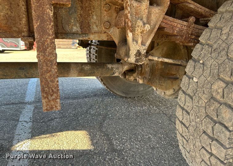 image for item DV0670 1998 International 4700 flatbed truck