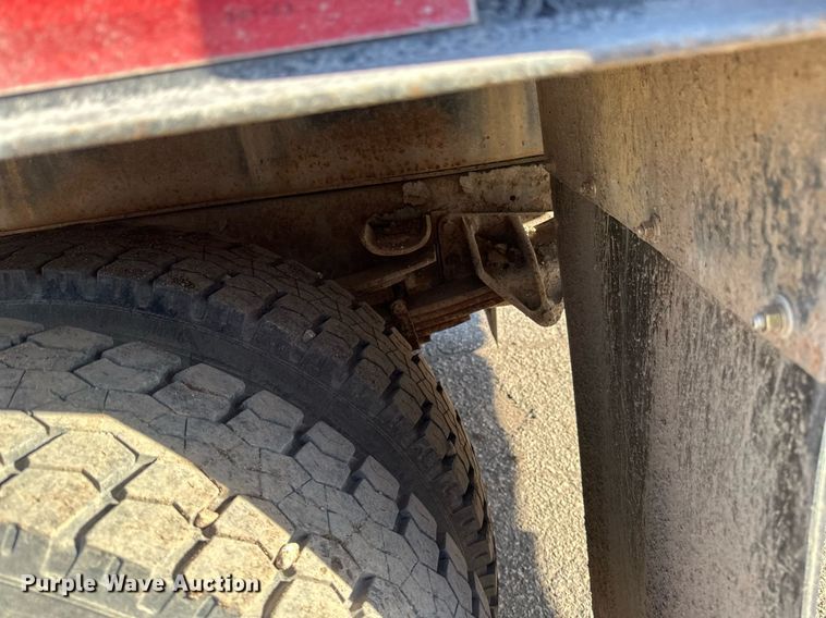 image for item DV0670 1998 International 4700 flatbed truck