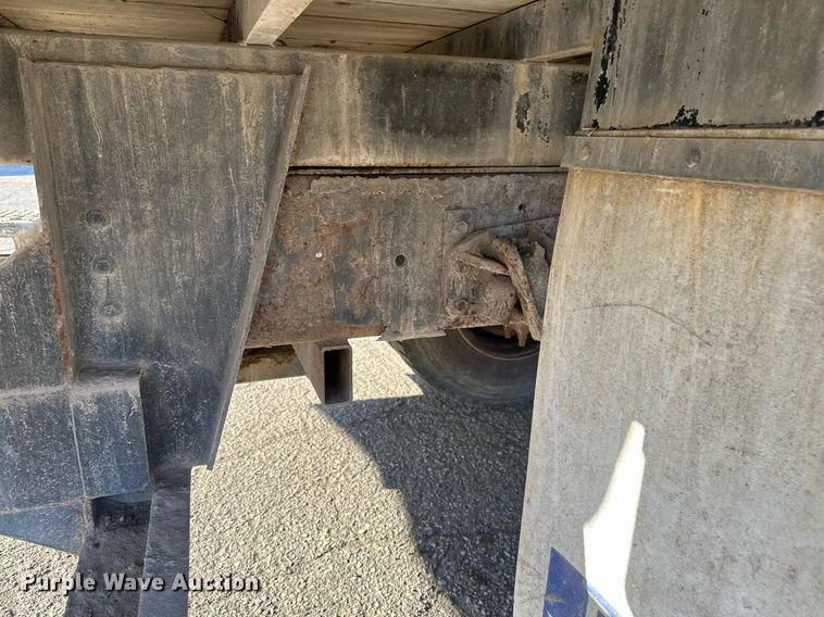 image for item DV0670 1998 International 4700 flatbed truck