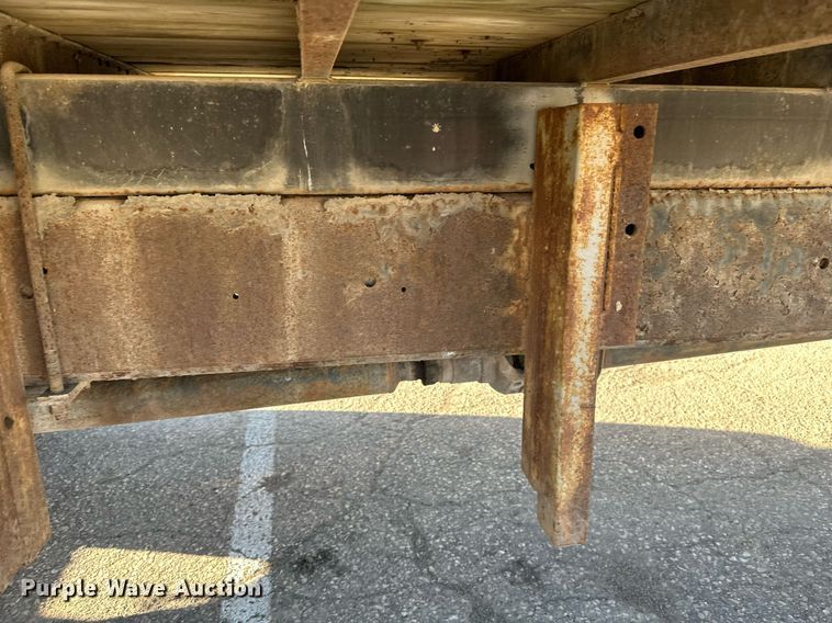 image for item DV0670 1998 International 4700 flatbed truck