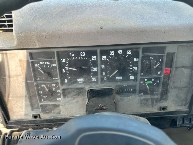 image for item DV0670 1998 International 4700 flatbed truck