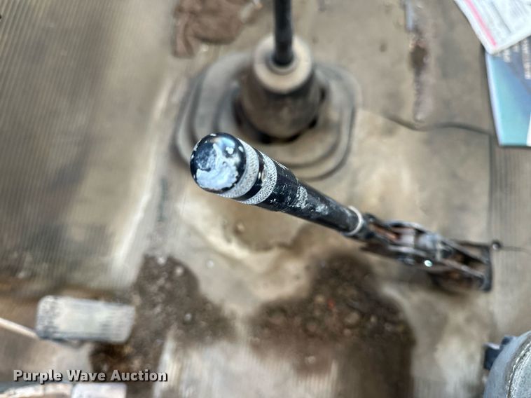 image for item DV0670 1998 International 4700 flatbed truck