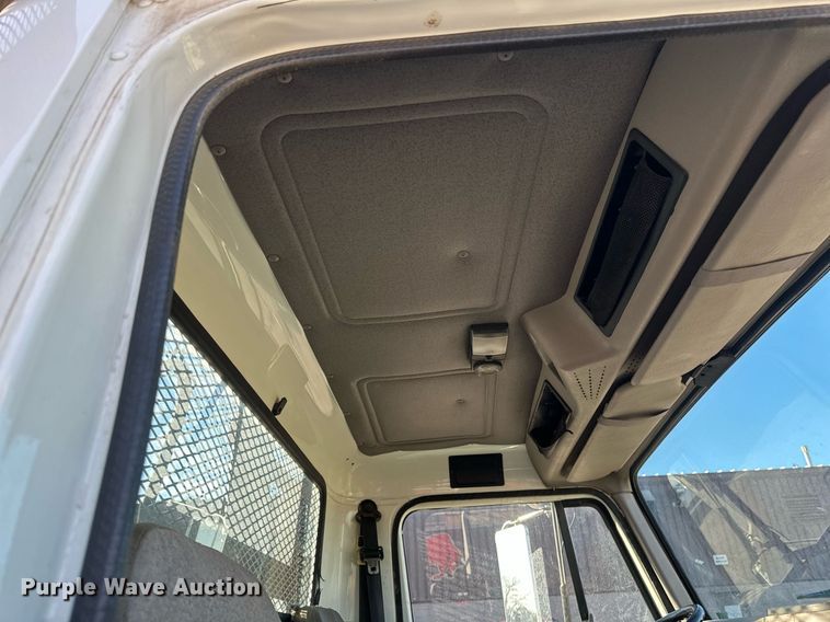 image for item DV0670 1998 International 4700 flatbed truck