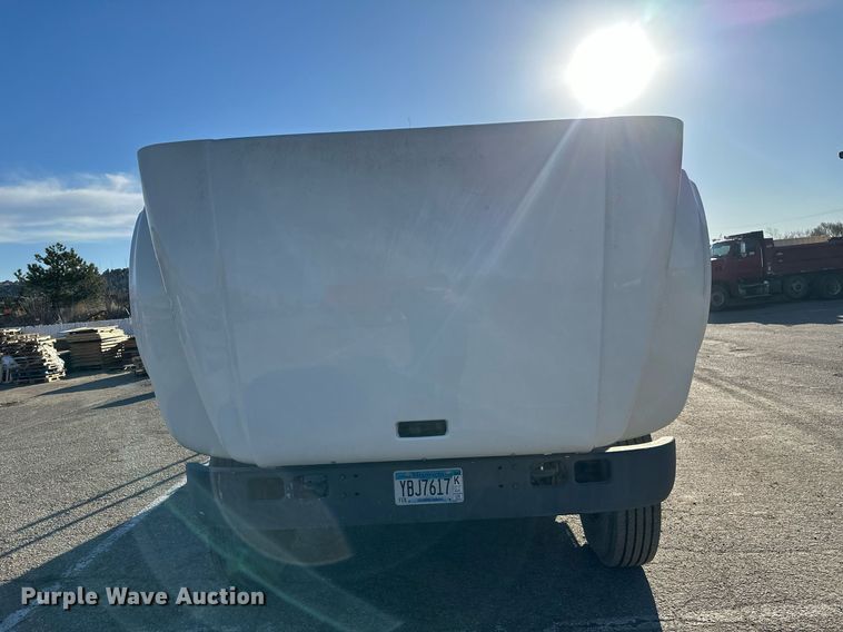 image for item DV0670 1998 International 4700 flatbed truck