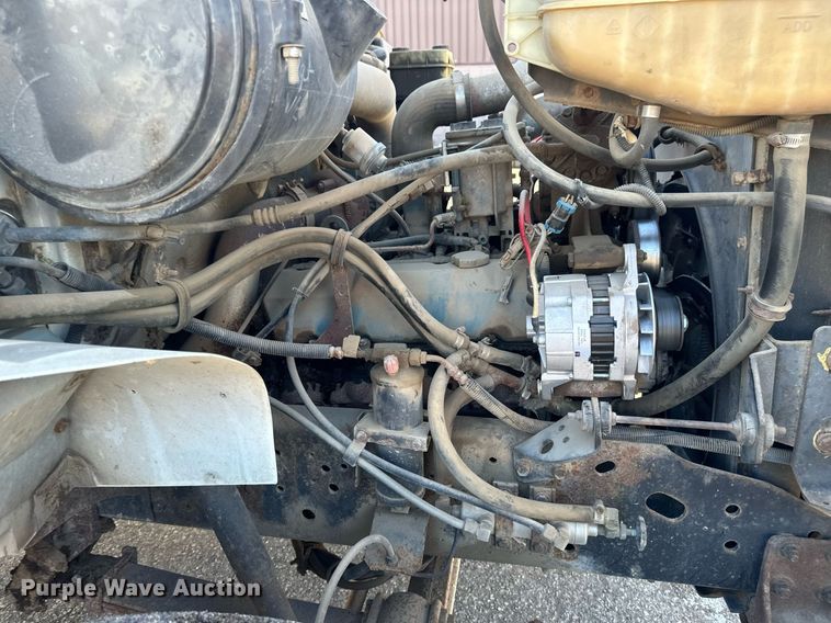 image for item DV0670 1998 International 4700 flatbed truck