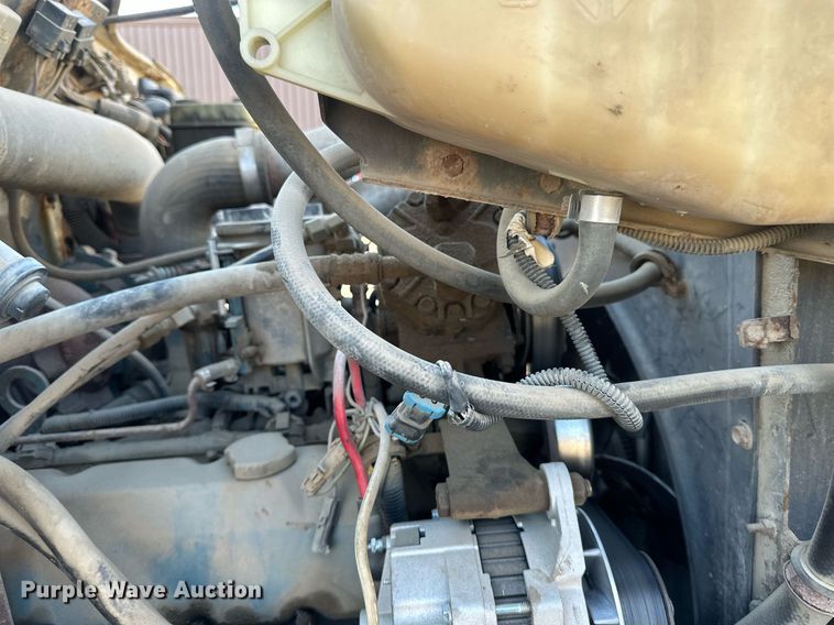 image for item DV0670 1998 International 4700 flatbed truck