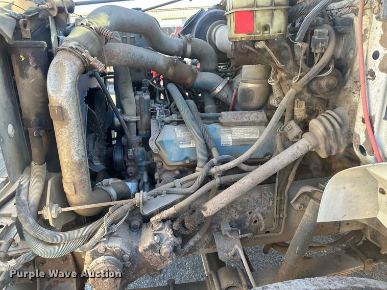 image for item DV0670 1998 International 4700 flatbed truck