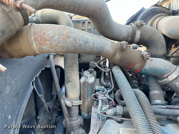 image for item DV0670 1998 International 4700 flatbed truck