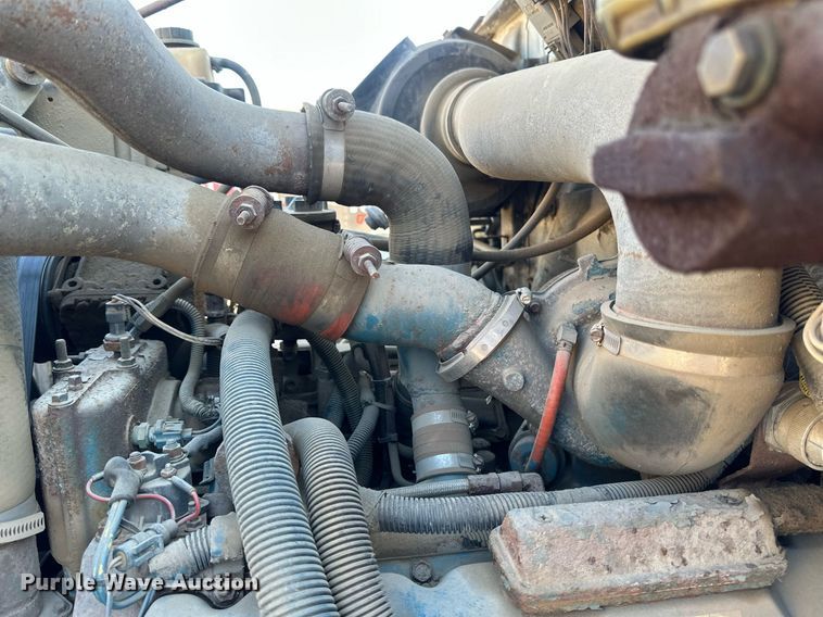 image for item DV0670 1998 International 4700 flatbed truck