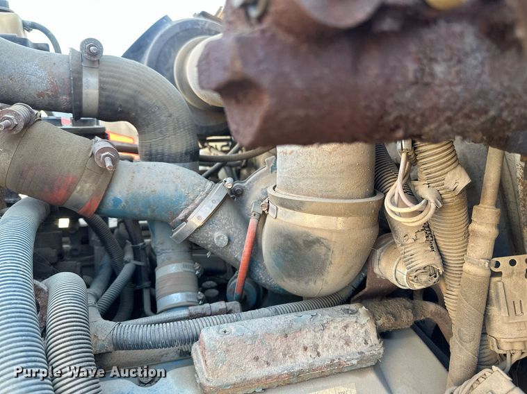 image for item DV0670 1998 International 4700 flatbed truck