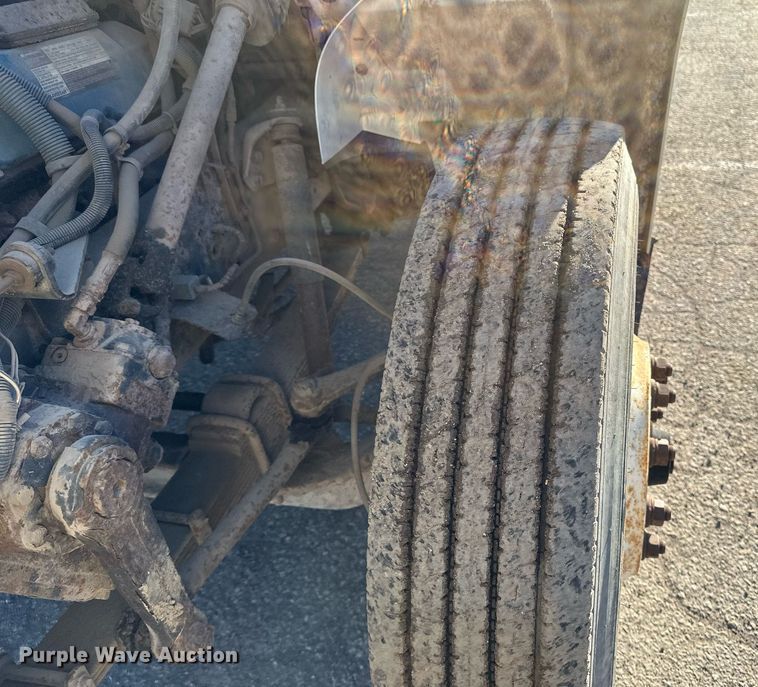 image for item DV0670 1998 International 4700 flatbed truck