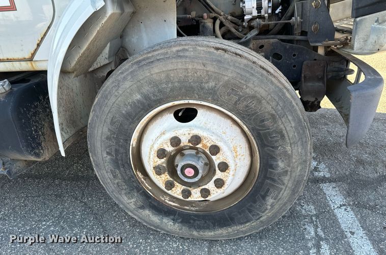 image for item DV0670 1998 International 4700 flatbed truck