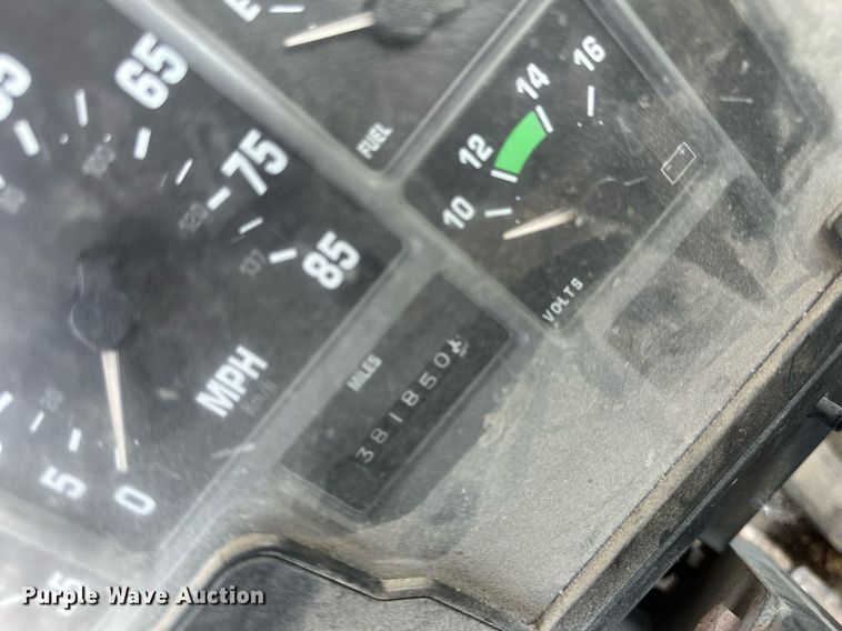 image for item DV0670 1998 International 4700 flatbed truck