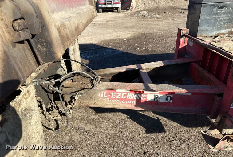 image for item DV0671 2005 Trail Eze tilt deck equipment trailer