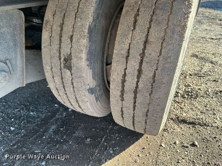 image for item DV0671 2005 Trail Eze tilt deck equipment trailer