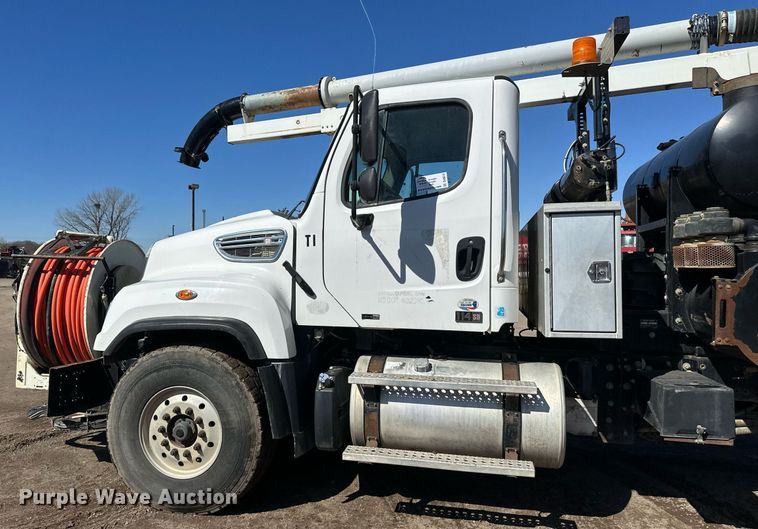 image for item DV0672 2012 Freightliner 114SD sewer jetter truck