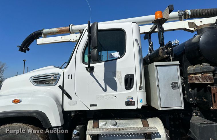 image for item DV0672 2012 Freightliner 114SD sewer jetter truck