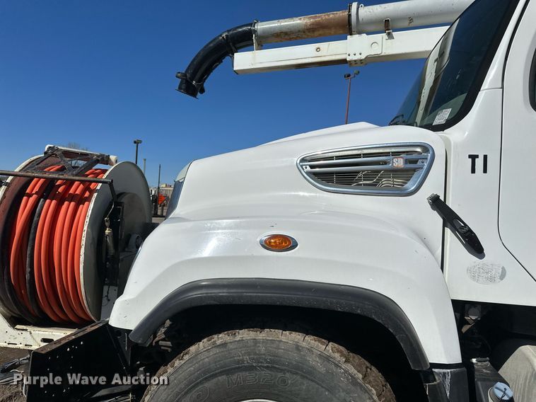 image for item DV0672 2012 Freightliner 114SD sewer jetter truck